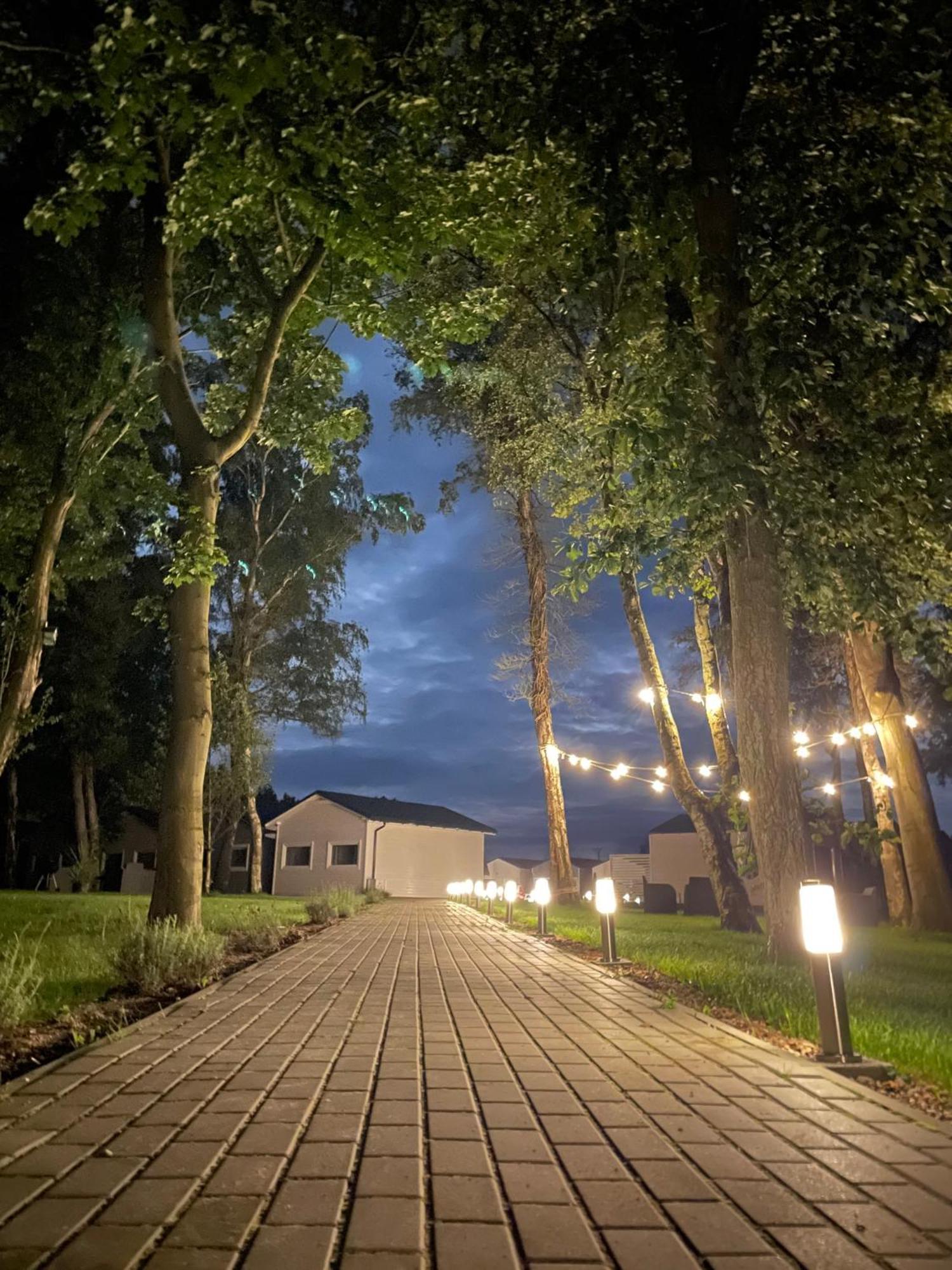 Lumi Letniskowe Z Podgrzewanym Basenem Rewal