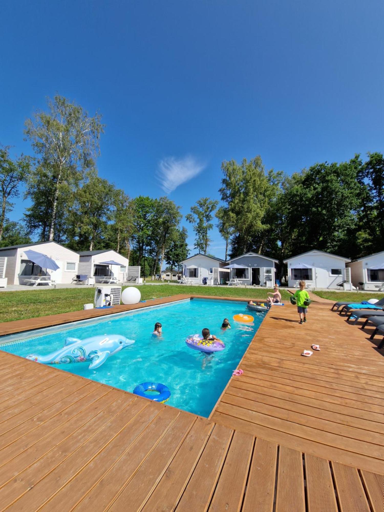 Lumi Letniskowe Z Podgrzewanym Basenem Ferienhaus Rewal